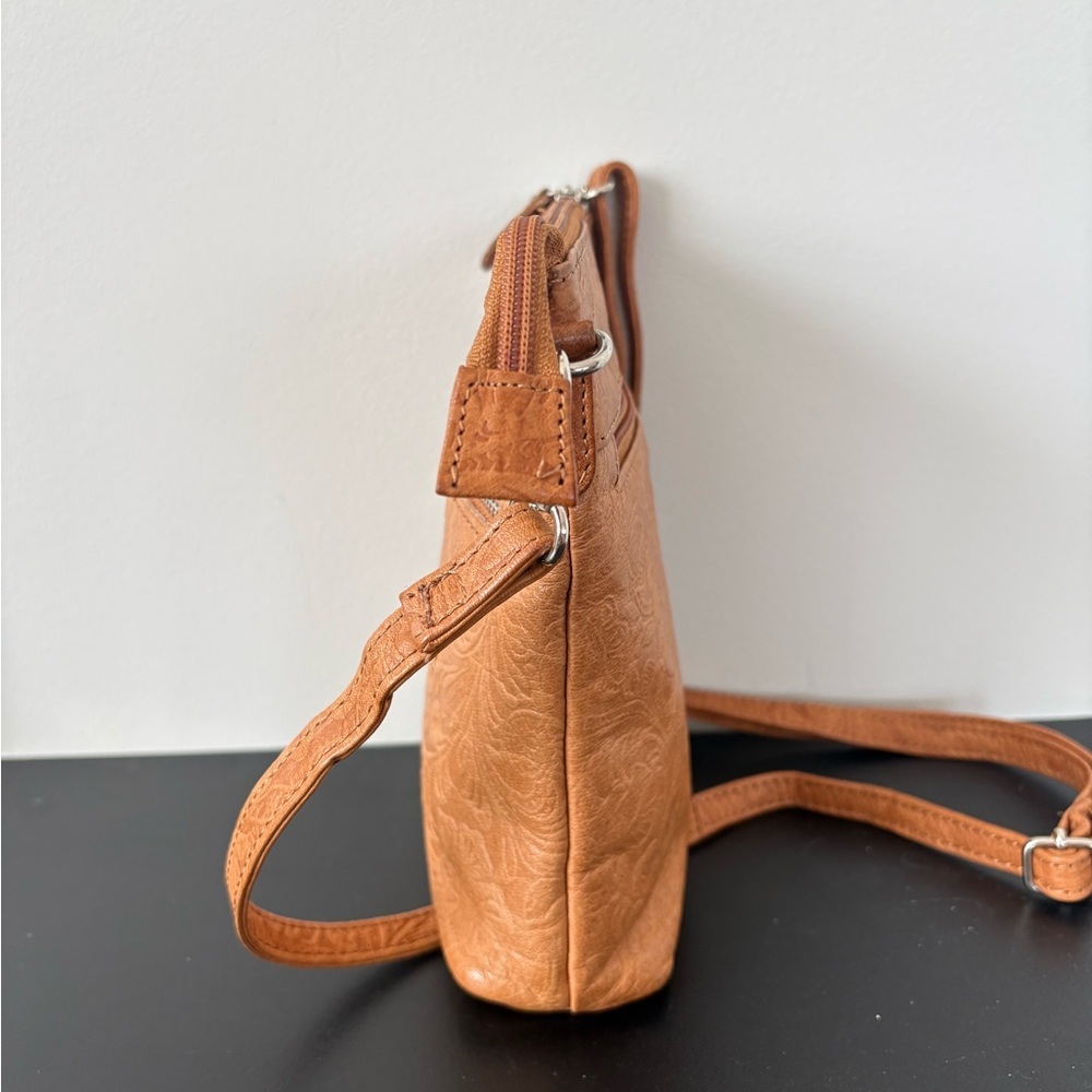 Bueno Leather Collection  Leather Crossbody Bag Tan Embossed - Picture 3 of 5